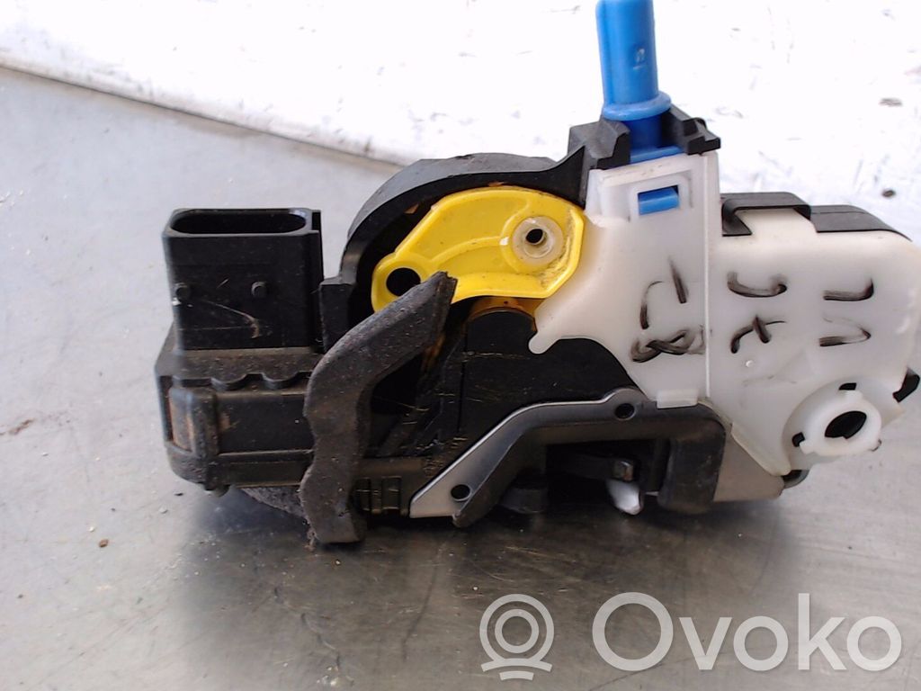 Opel Mokka X Zamek drzwi przednich 