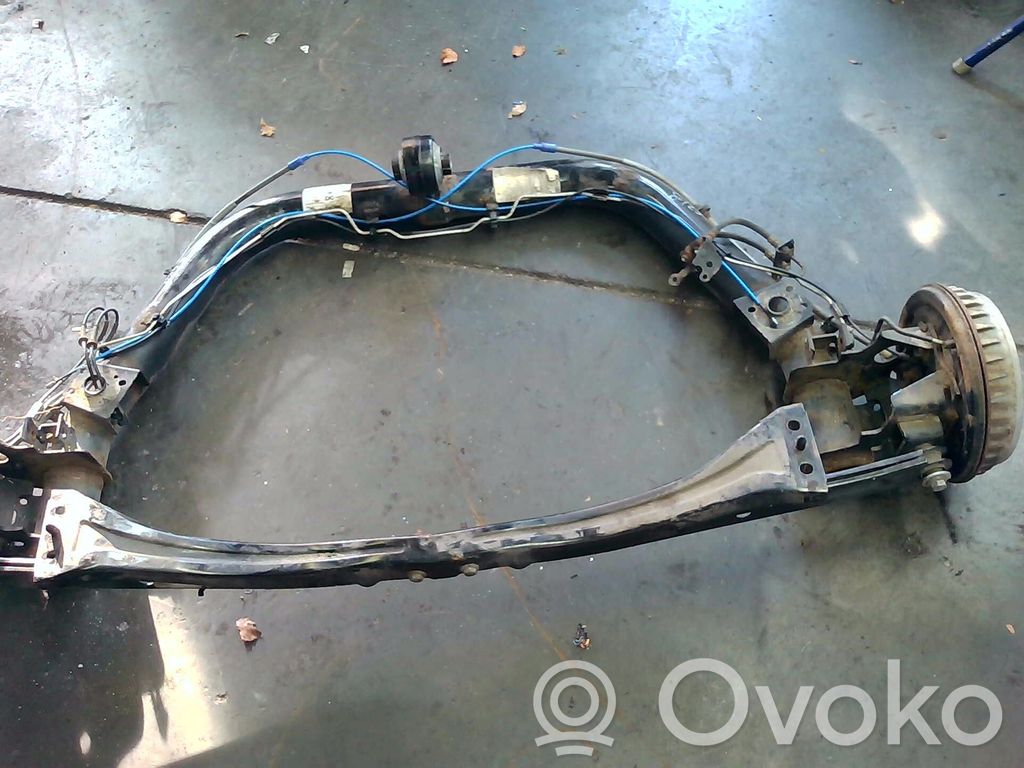 Eje trasero   555012220R