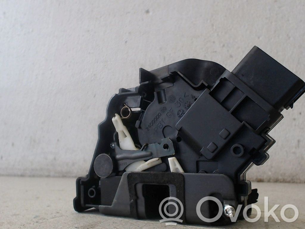 Ford Focus Priekšpusē slēdzene 