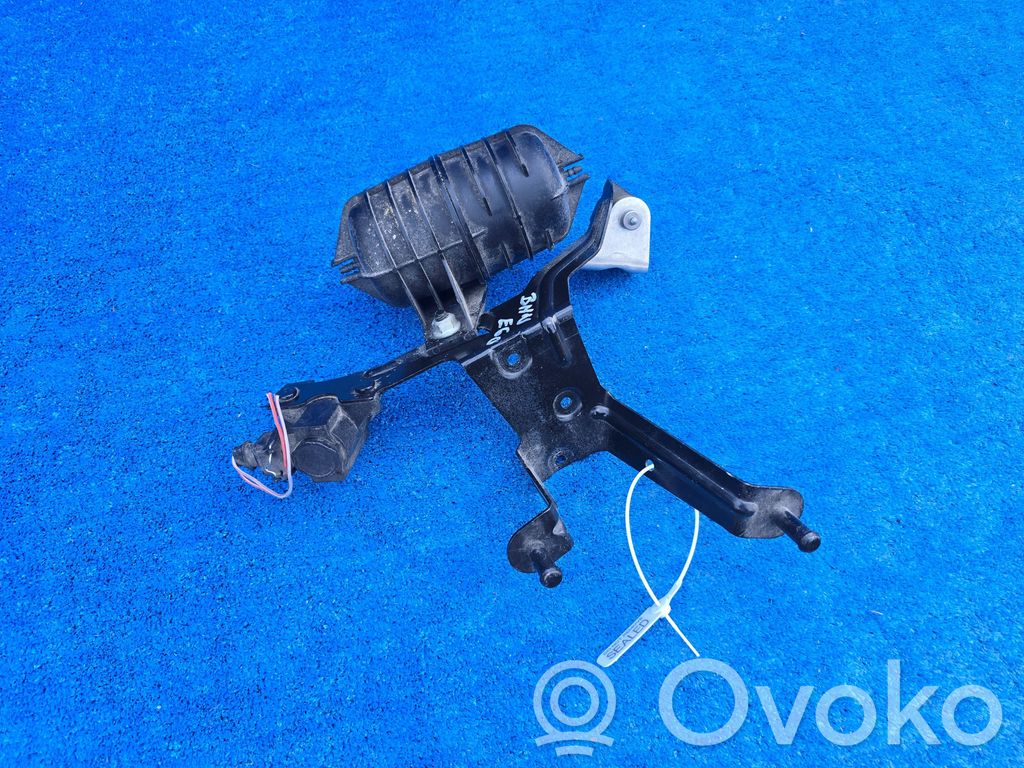 ABS-pumpun kiinnike   6758748,2247629,2247906