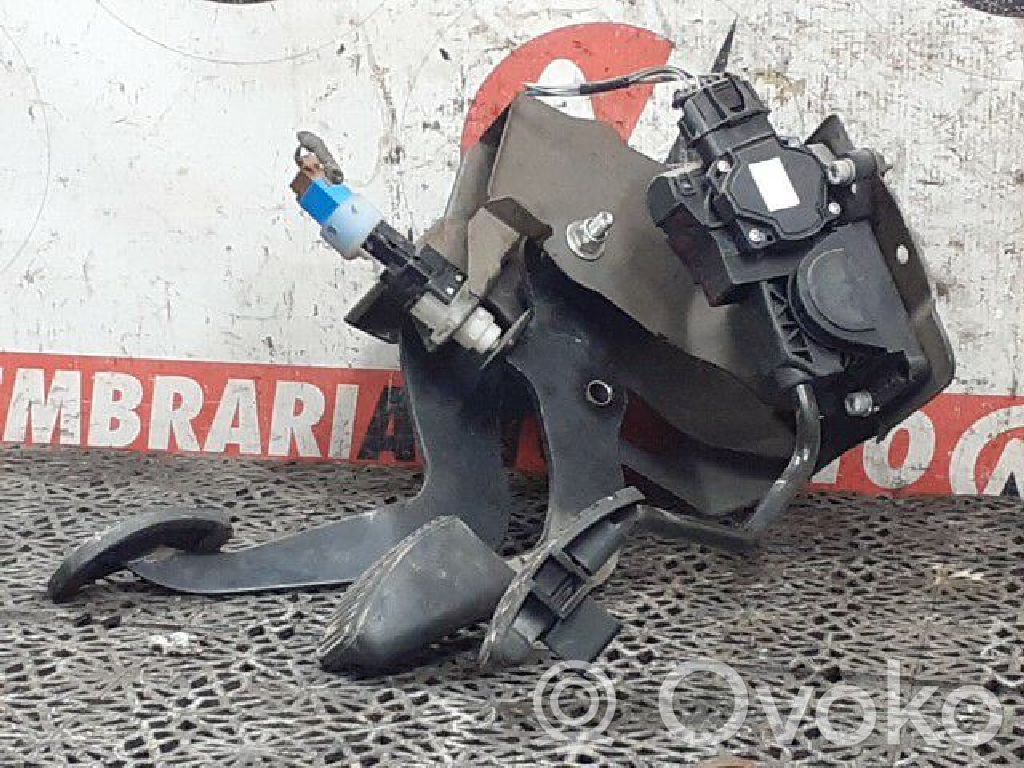 Fiat Albea Kaasupoljin 