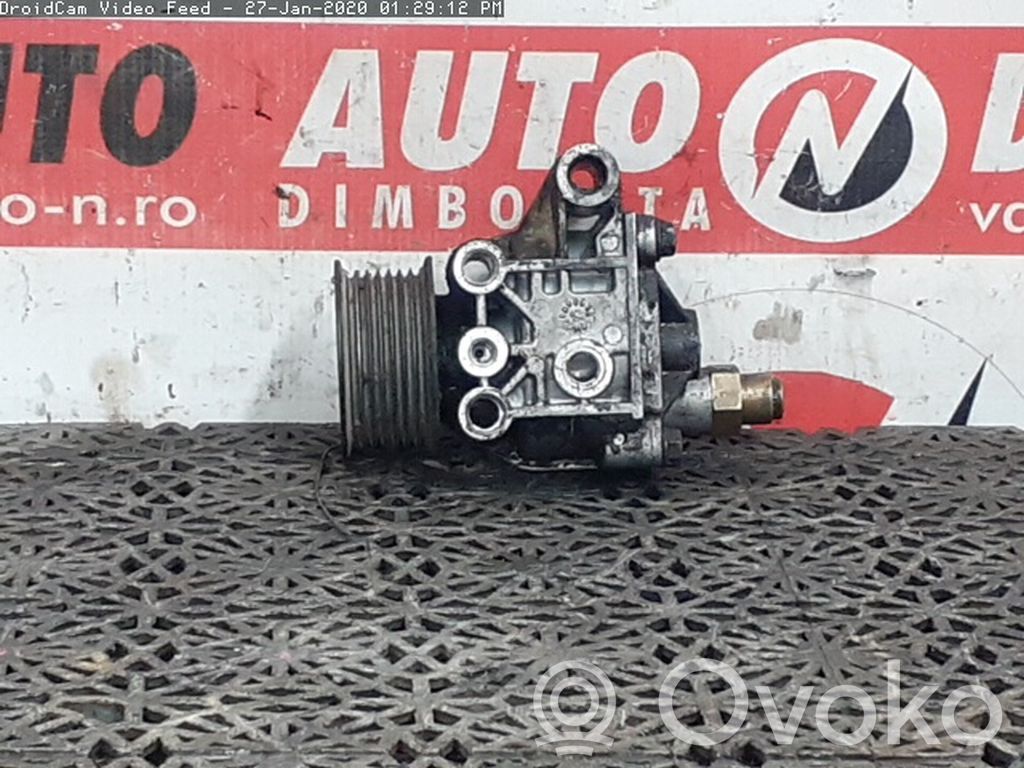 Power steering pump mounting bracket