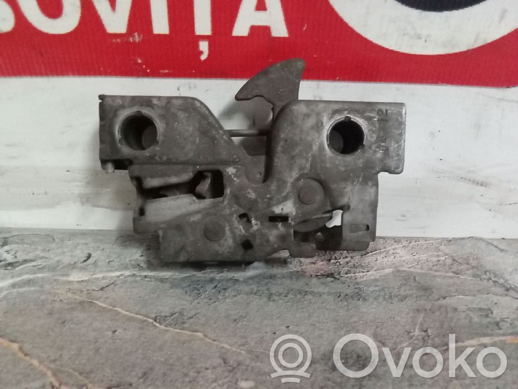 Volkswagen Up Konepellin lukituksen vastakappale 