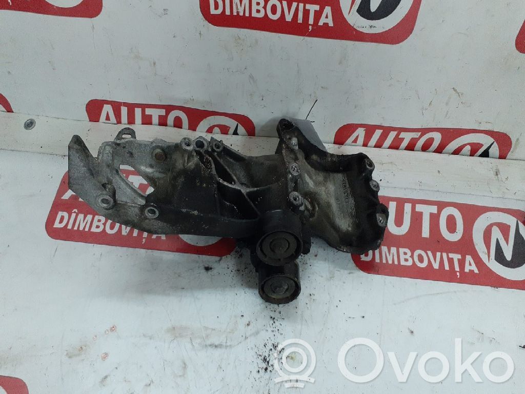 Dacia Logan I Engine mounting bracket 