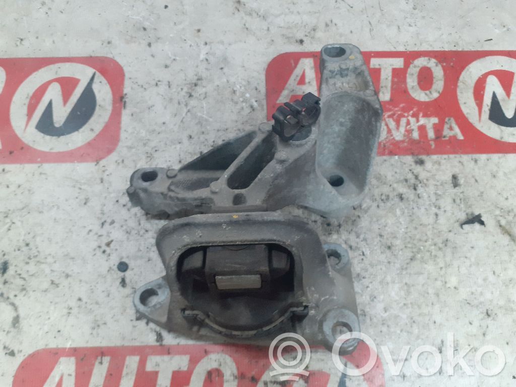 Renault Megane III Engine mount bracket 
