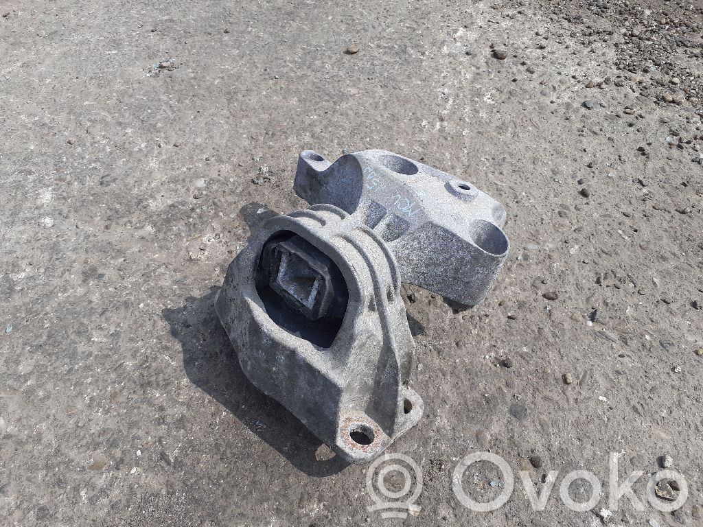 Dacia Logan Pick-Up Engine mount bracket 