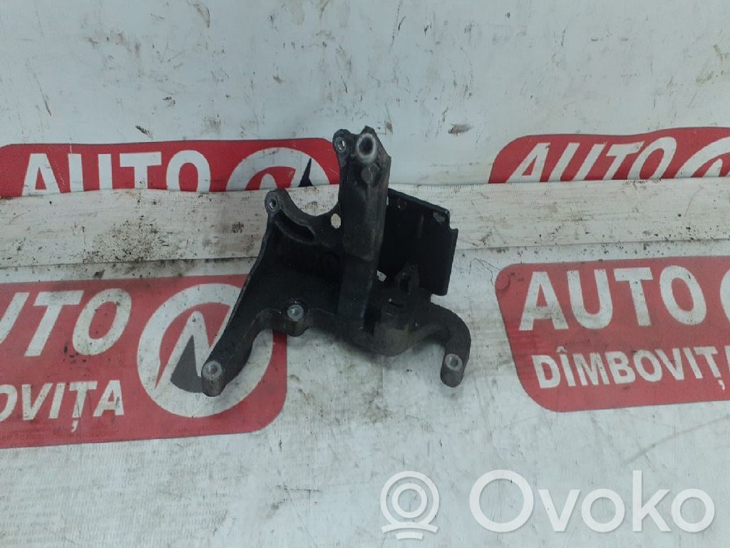 Engine mounting bracket   AV6Q9B470BB