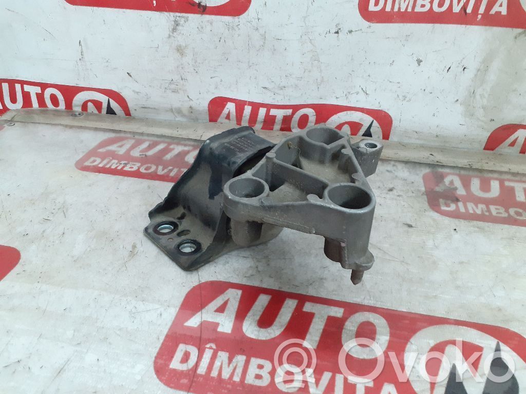 Dacia Logan I Engine mount bracket 