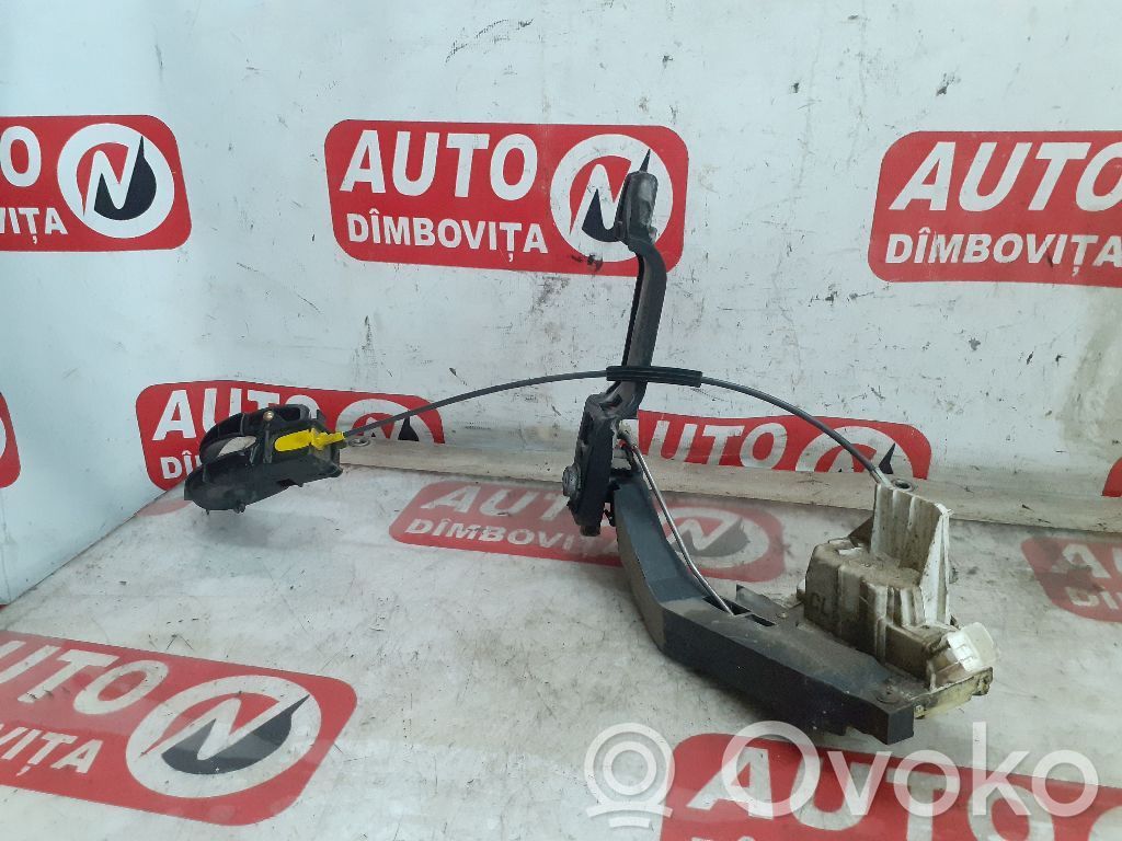 Ford Focus Priekšpusē slēdzene 