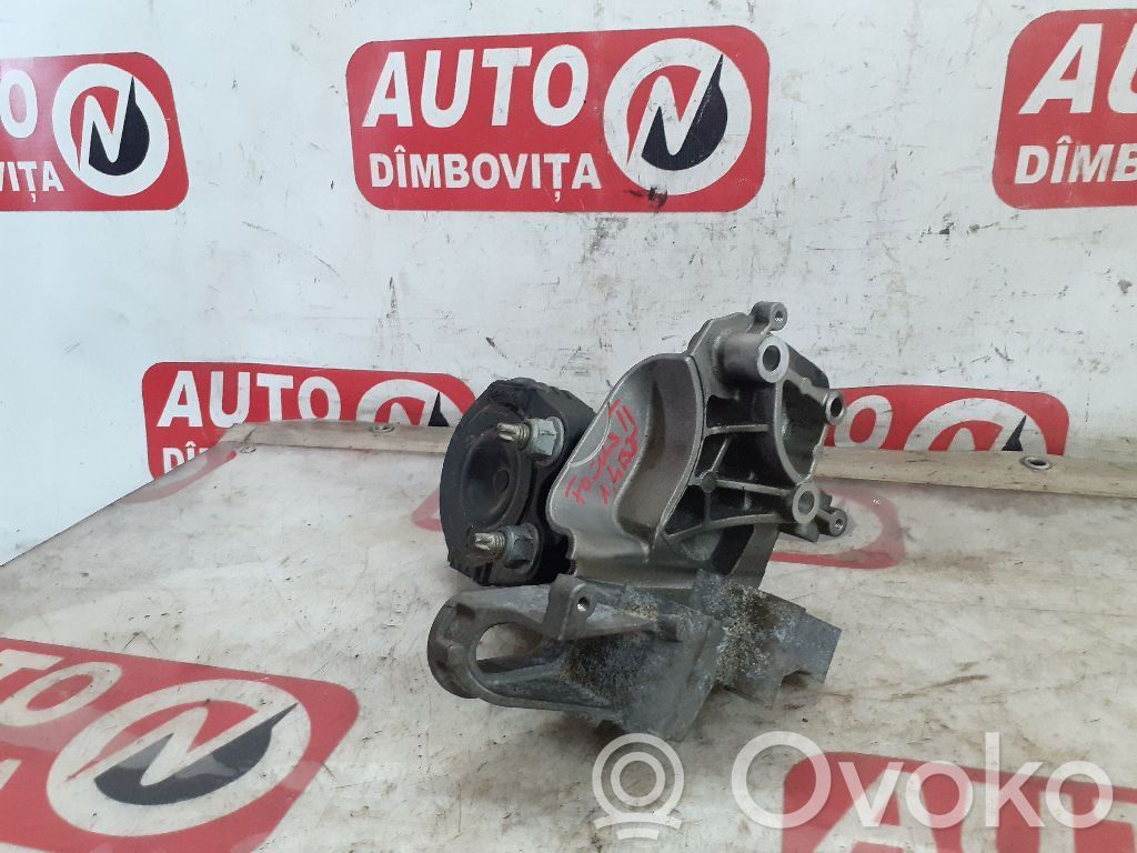 Ford Focus Engine mounting bracket 