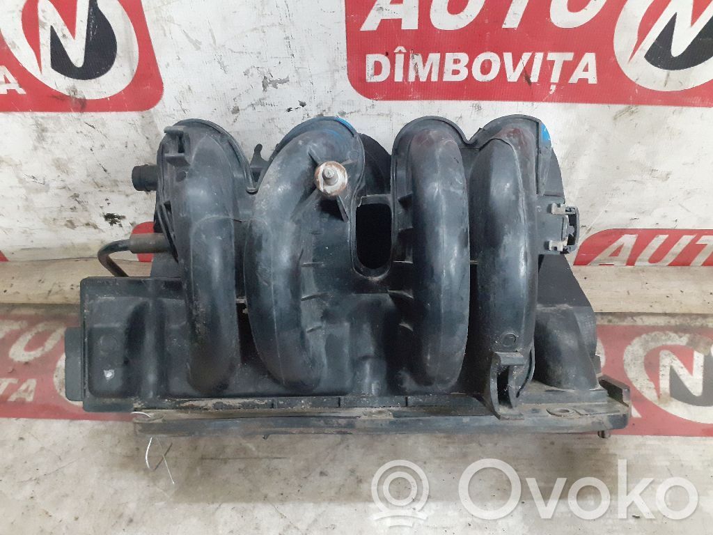 Dacia Logan I Colector de admisión 