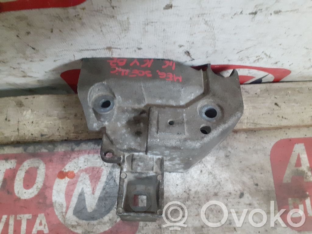 Renault Scenic I Engine mounting bracket 
