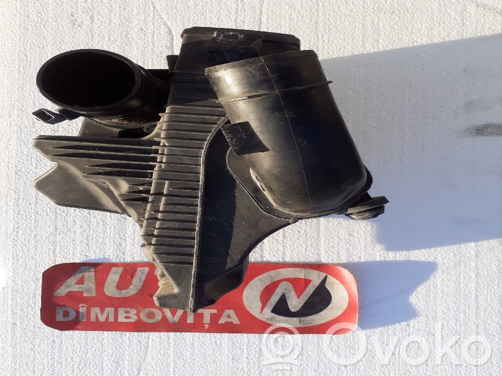Renault Clio III Air filter box 