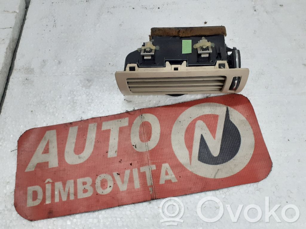 Citroen C6 Kojelaudan sivutuuletussuuttimen kehys 