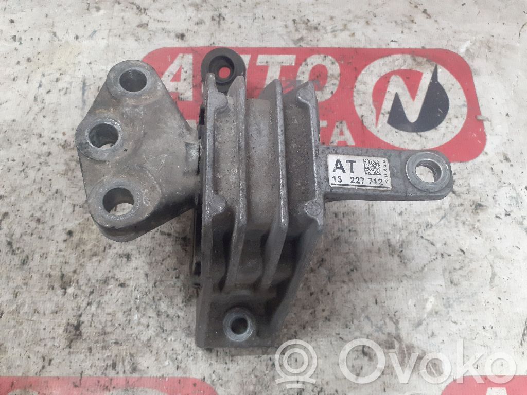 Engine mount bracket   A16XER,13227712