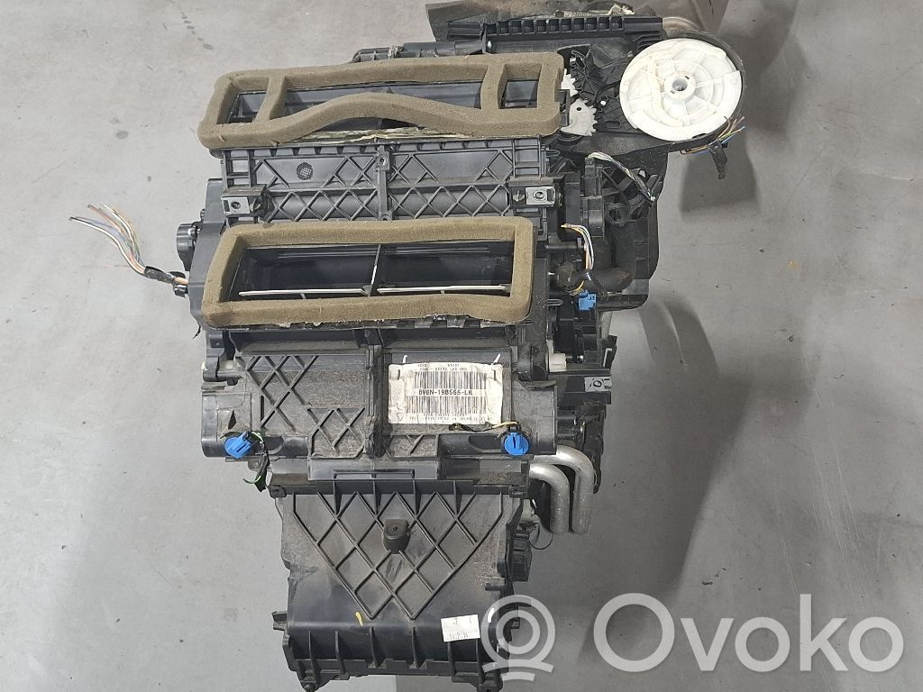 Ford Focus Podstawa / Obudowa akumulatora 