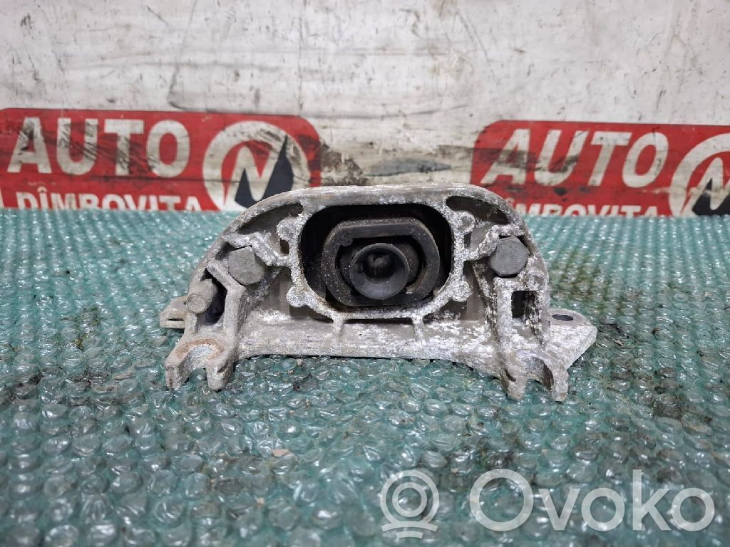 Dacia Logan I Engine mount bracket 