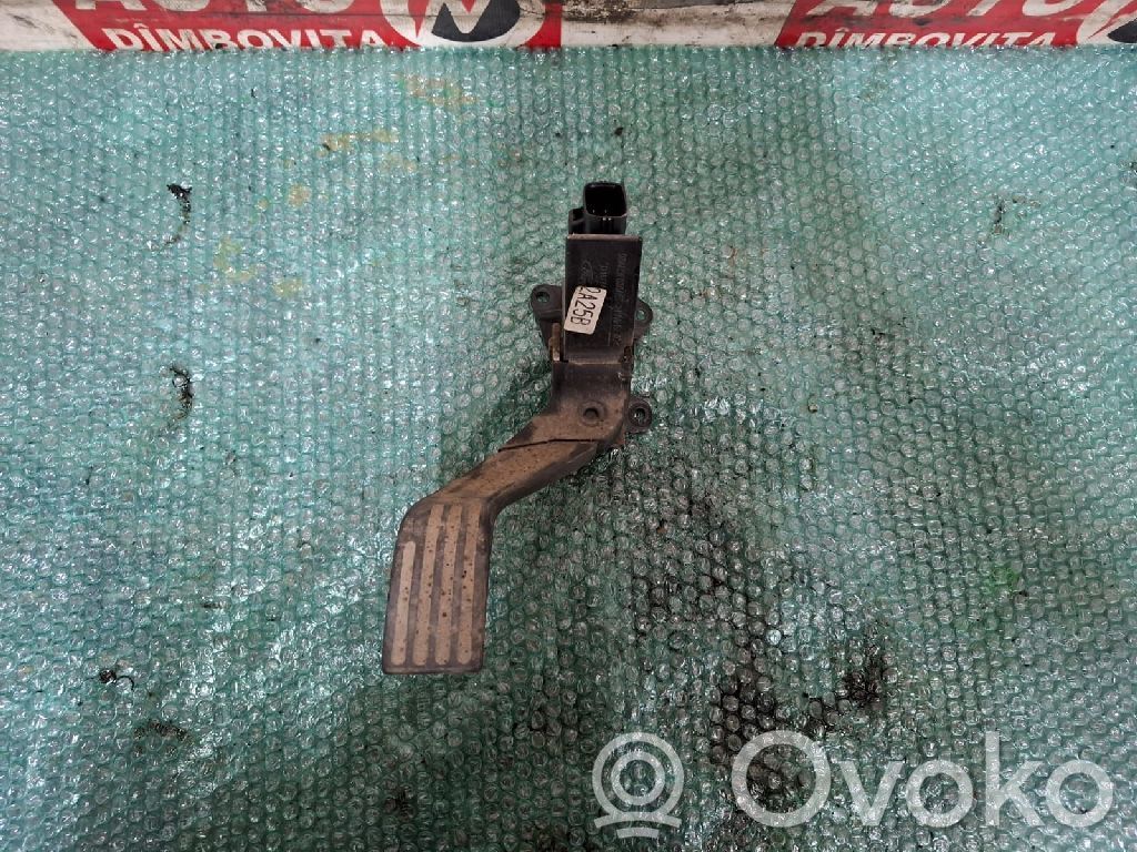 Accelerator throttle pedal   98AB9F836AE