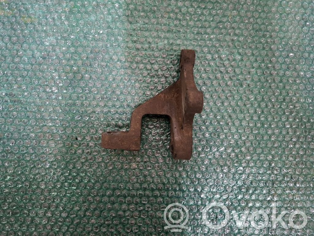 Ford Focus Engine mounting bracket 