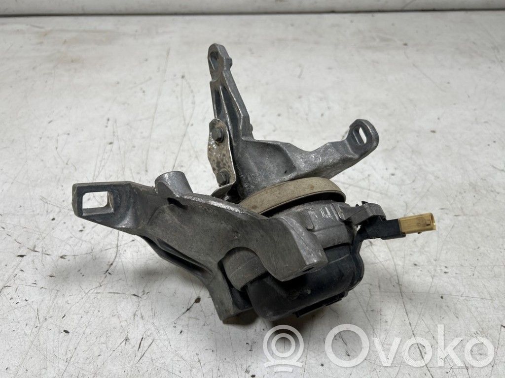 Volkswagen Touareg I Gearbox mounting bracket 
