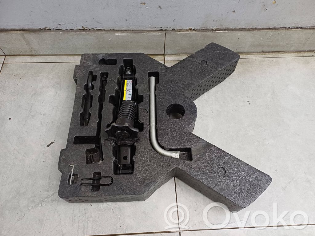 Seat Leon (5F) Moldura de la rueda de repuesto 