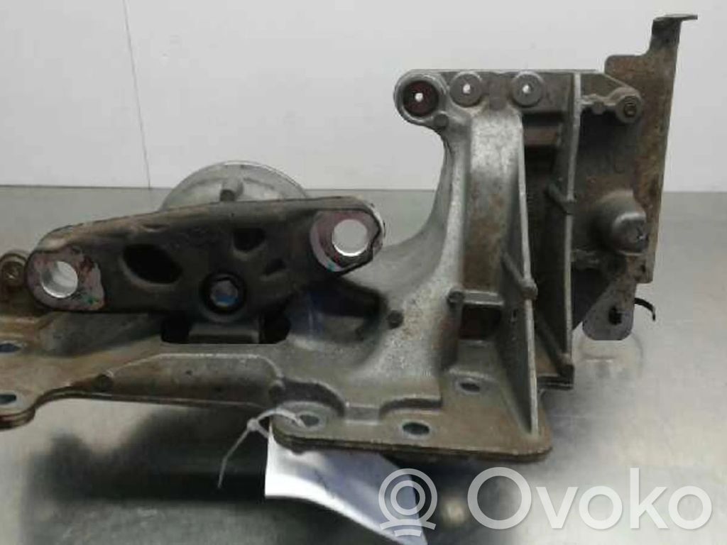 Engine mount bracket   515AF9000