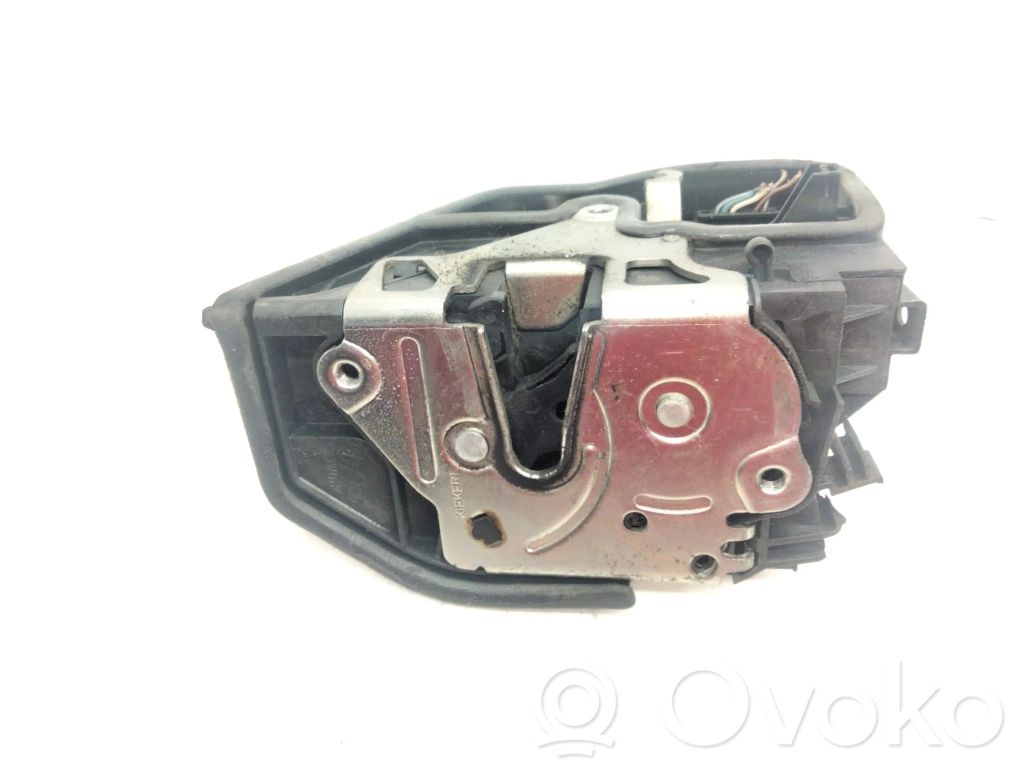 Rear door lock   7167075