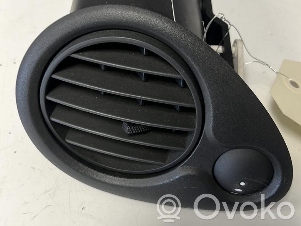 Renault Clio III Garniture, panneau de grille d'aération latérale 