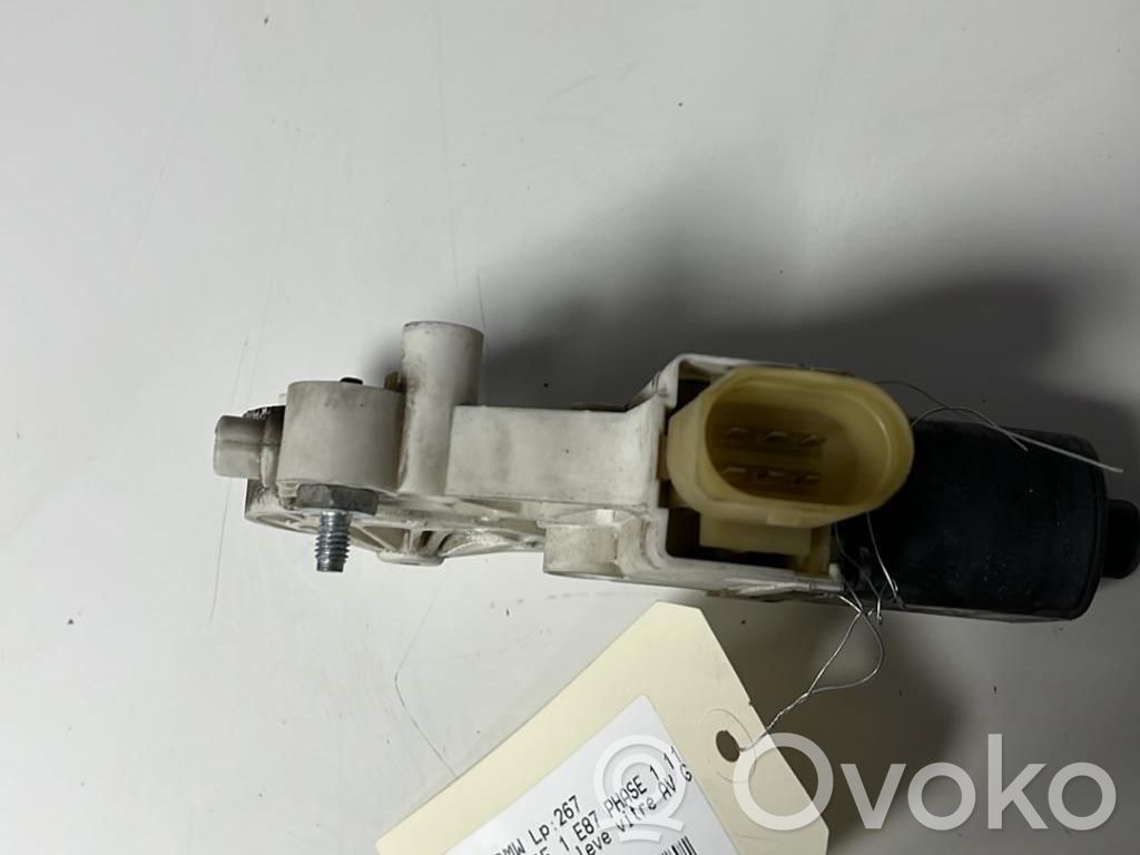 BMW 1 E81 E87 Front door window regulator motor 