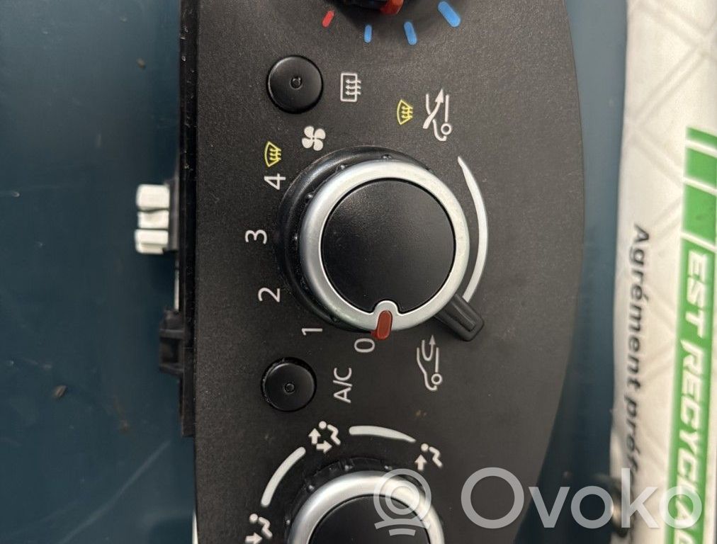 Renault Twingo III Climate control unit 