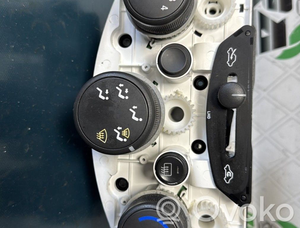 Chevrolet Spark Climate control unit 