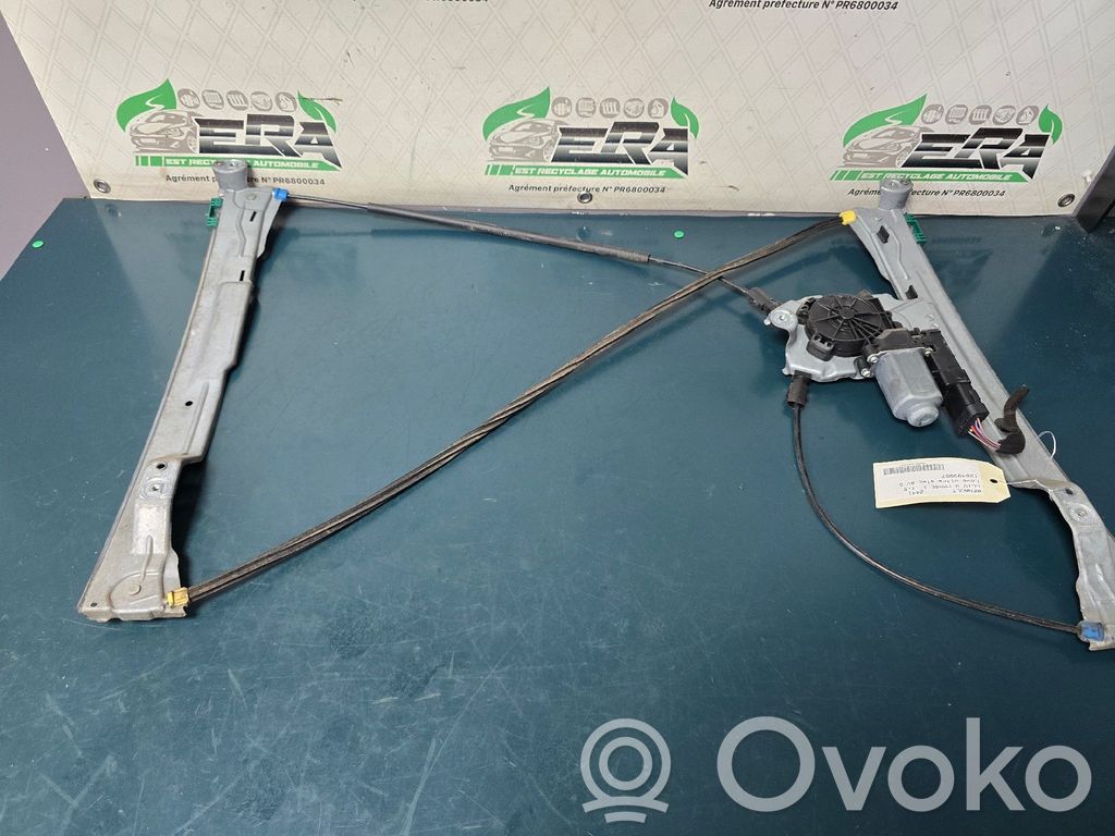 Renault Clio III Elektryczny podnośnik szyby drzwi przednich 