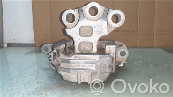 Engine mounting bracket   A236013