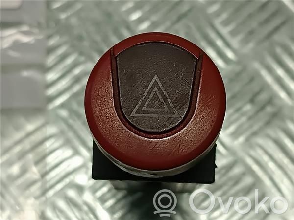 Hazard light switch   CONECTOR8PINES