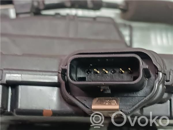 Renault Clio IV Front door lock 