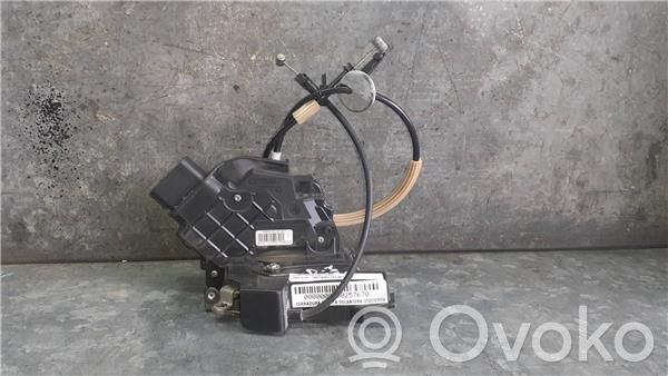 Priekšpusē slēdzene   3M5AR21813ET,FOMOCO