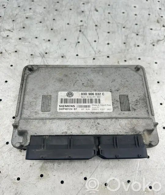 Engine control unit/module ECU   03D906032C,5MUAWGCT