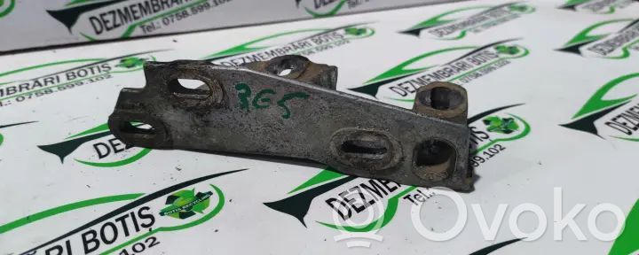 Engine mounting bracket   7M3199600A,Y8E9DHN2