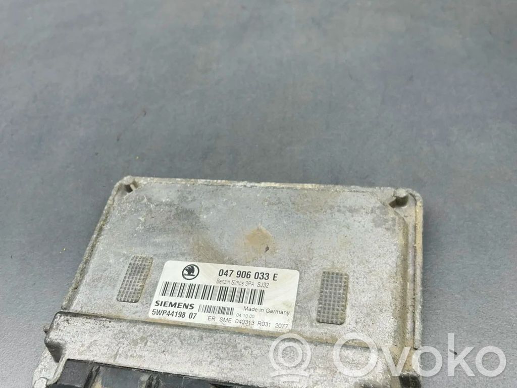 Komputer / Sterownik ECU silnika   047906033E,TOIS36NR