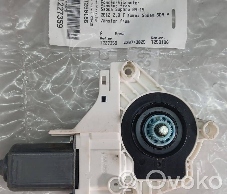 Skoda Superb B6 (3T) Silnik regulatora szyby drzwi przednich 