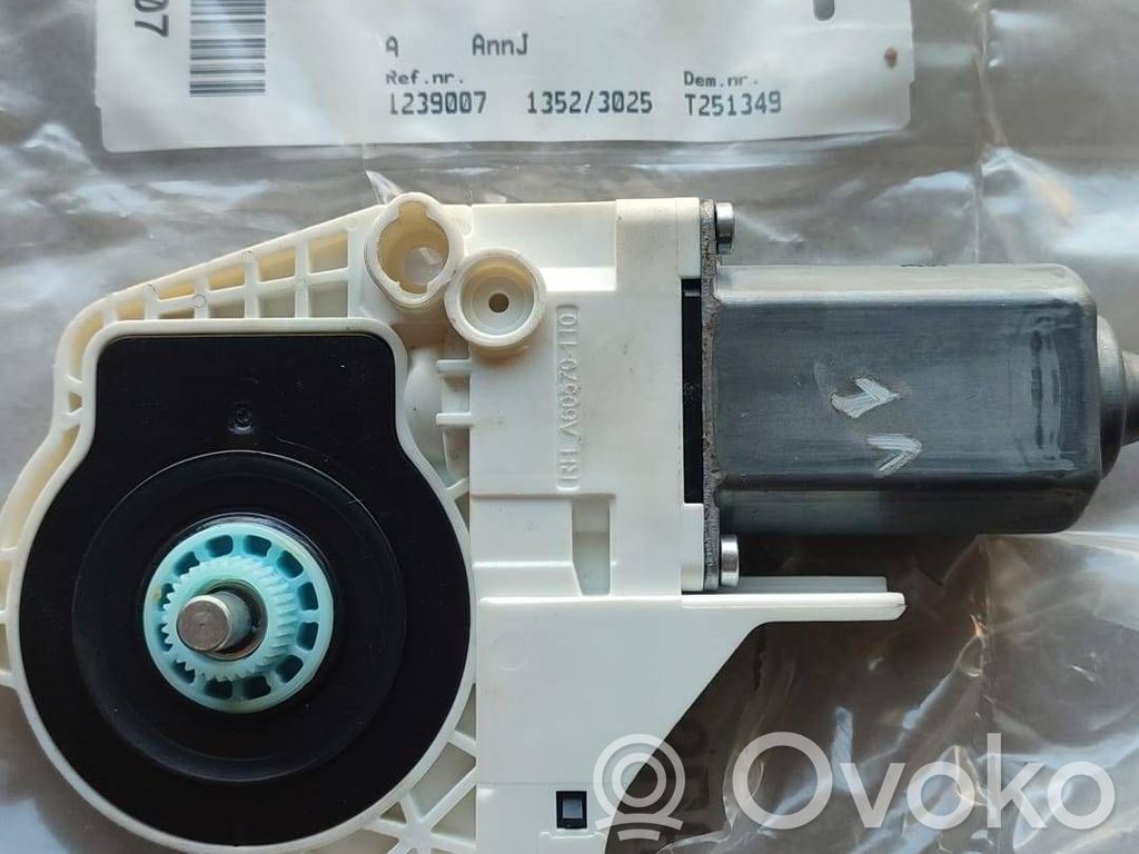 Audi A1 Priekšpusē loga pacēlāja motoriņš 