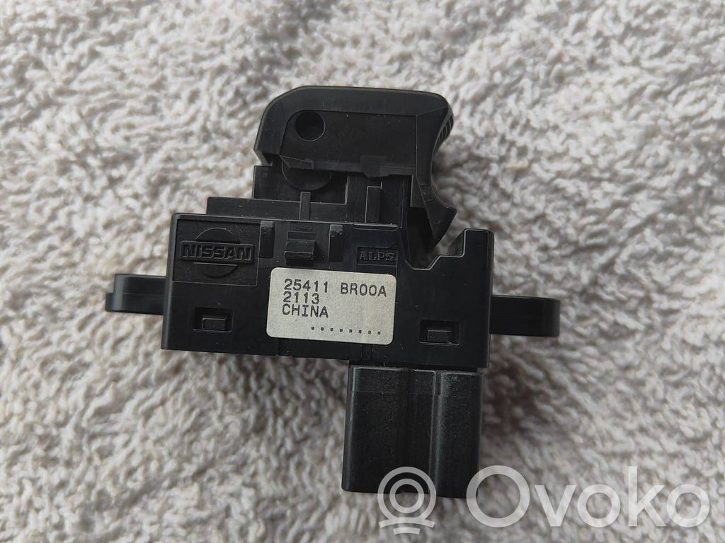 Nissan Qashqai Electric window control switch 