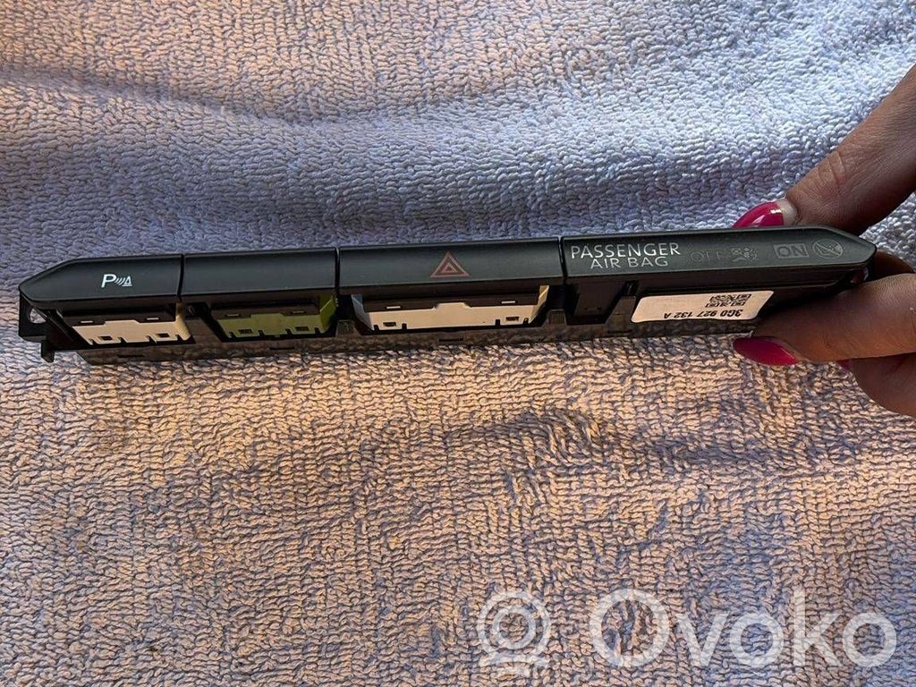 Volkswagen PASSAT B8 Botón interruptor de luz de peligro 