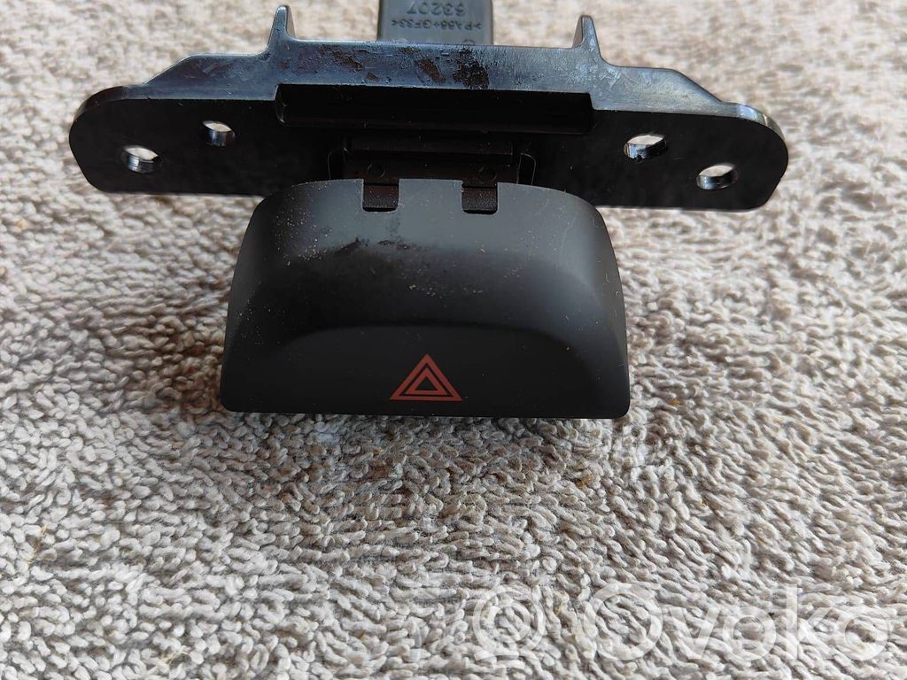 Nissan Pulsar Hazard light switch 