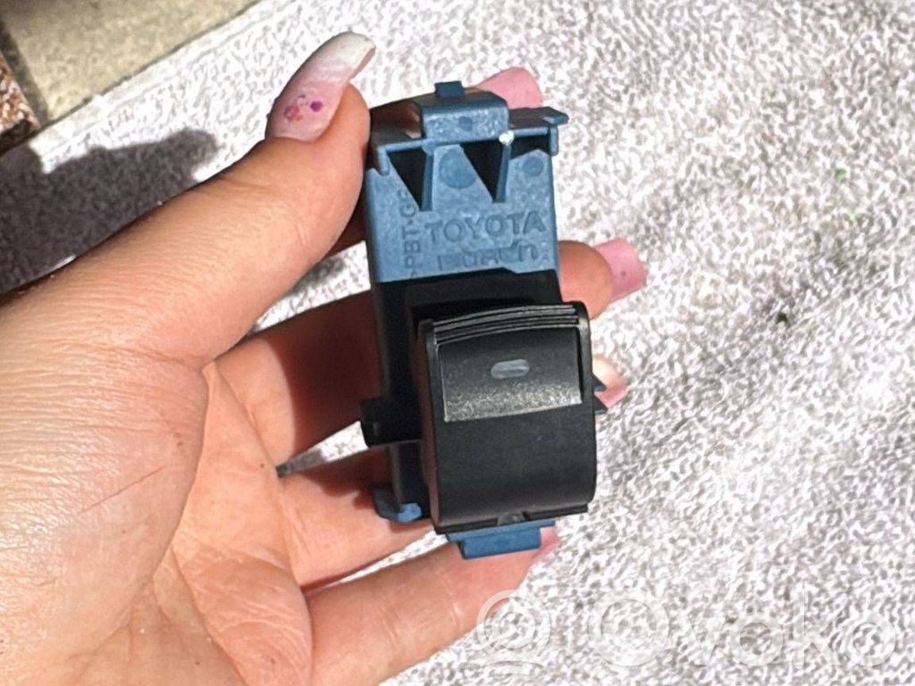 Toyota Avensis T270 Electric window control switch 