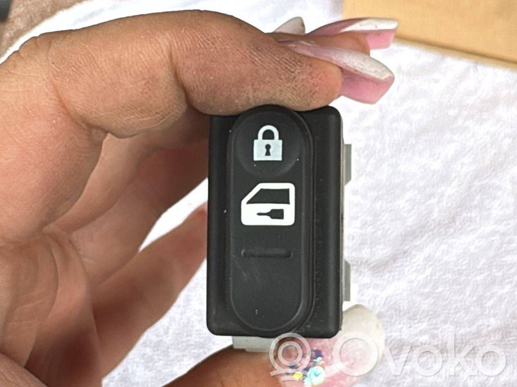 Nissan Qashqai Central locking switch button 