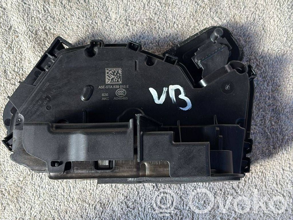 Volkswagen Golf VII Rear door lock 