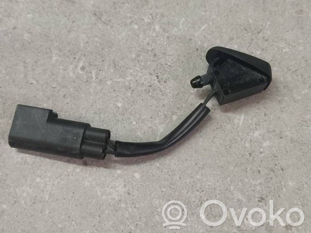 Ford Focus Windshield washer spray nozzle 