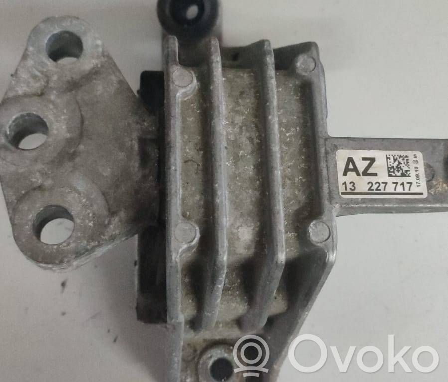 Opel Insignia A Engine mount bracket 
