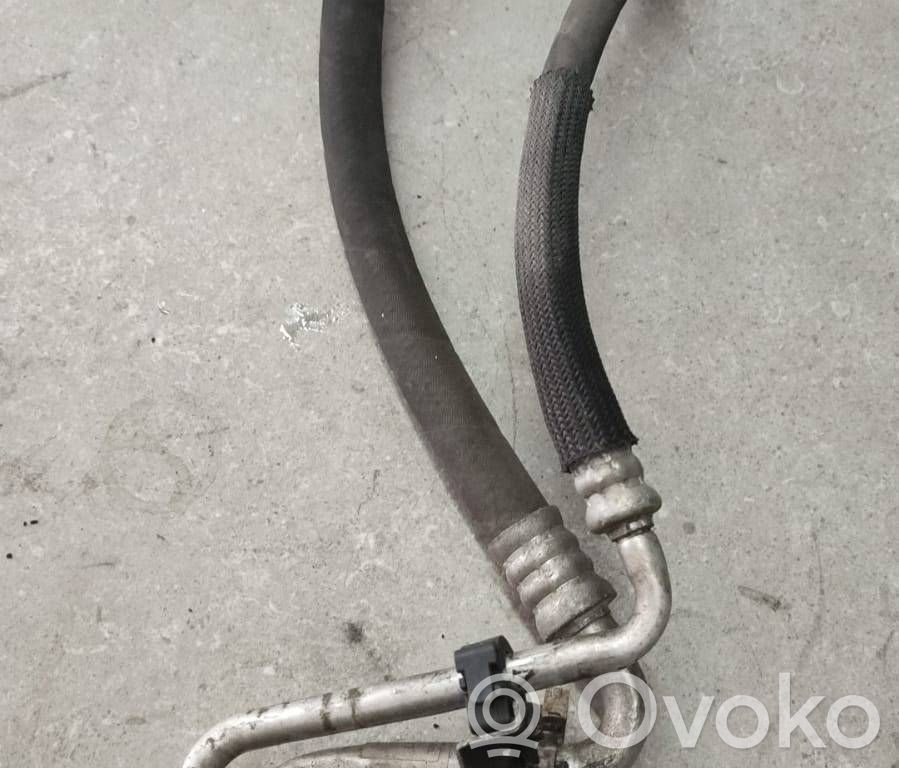 Ilmastointilaitteen putki (A/C)   13220107